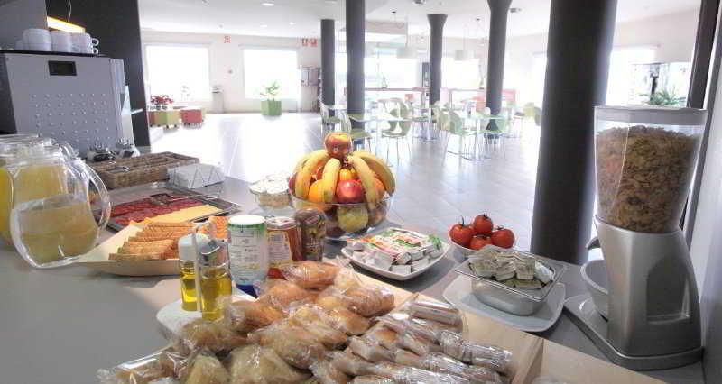 B&B Hotel Figueres Фігерас Ресторан фото